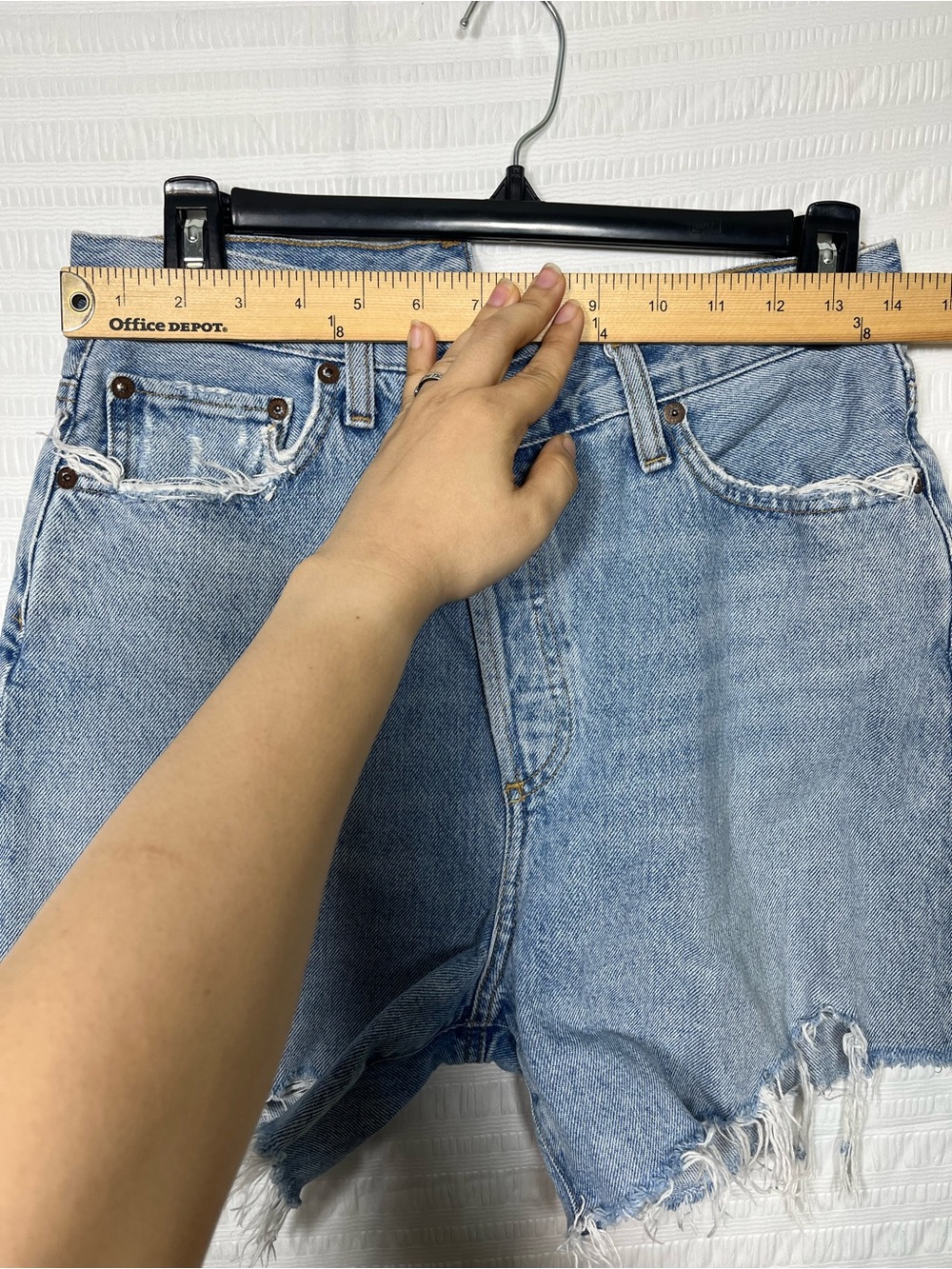 Agolde Criss Cross Light Blue High-Rise Frayed Denim Shorts Size 26 - Picture 5 of 12